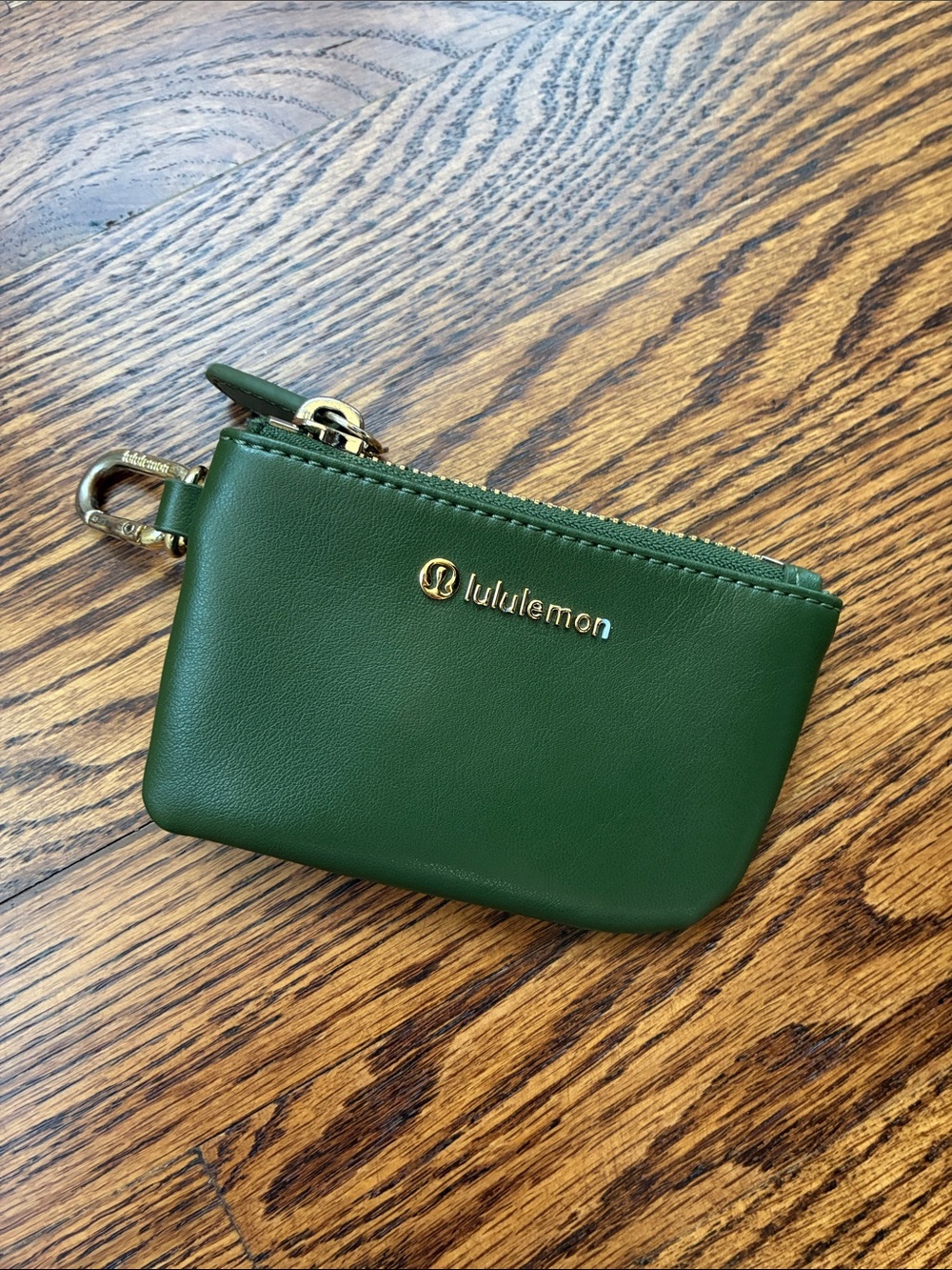 Lululemon's "Barracks Green/Gold" pouch bag - Picture 9 of 12